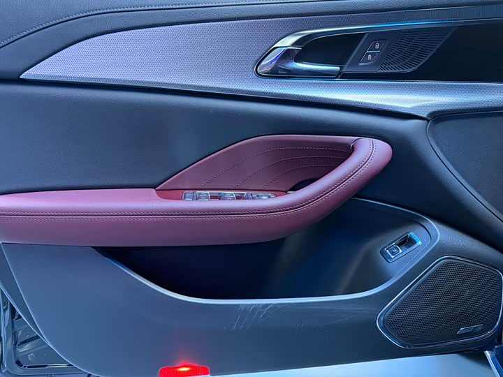 Фото 4 - Hongqi H5