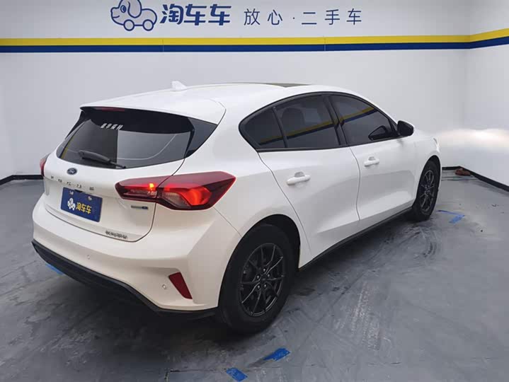 Фото 3 - Ford Focus