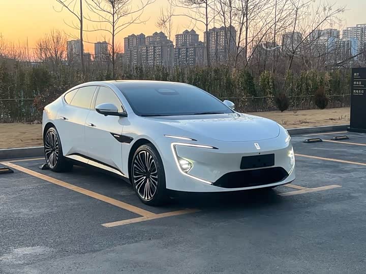 Фото 2 - Avatr 12