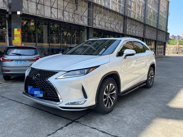 Фото 1 - Lexus RX