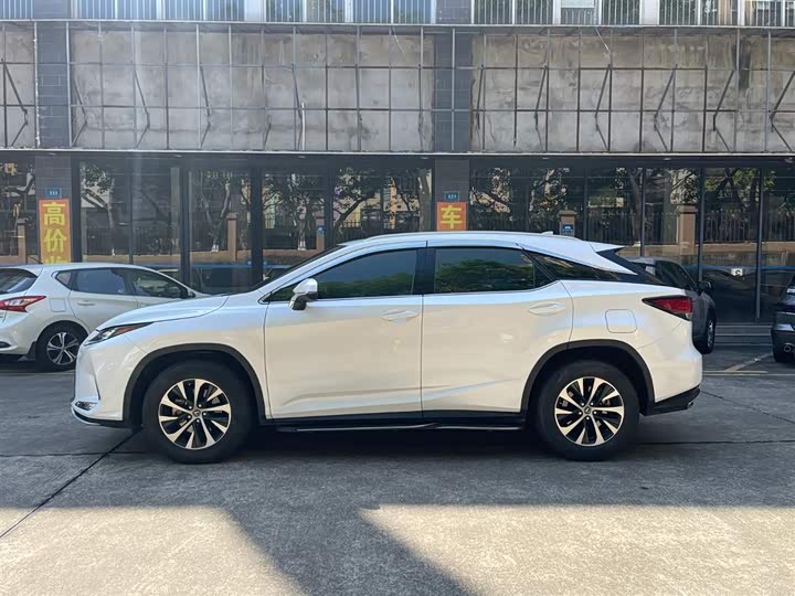 Фото 3 - Lexus RX