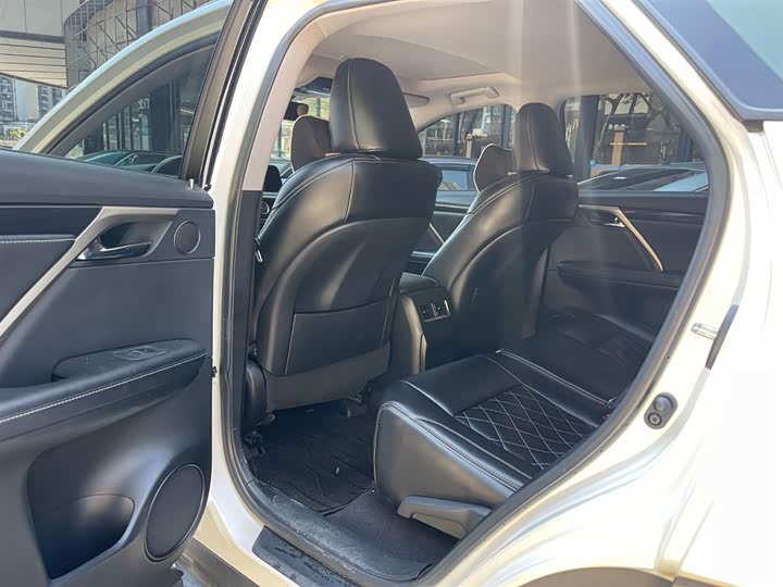 Фото 6 - Lexus RX