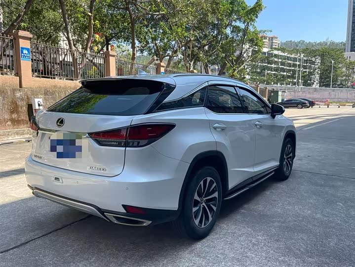 Фото 9 - Lexus RX
