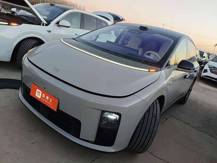 Photo 1 - LiXiang i8