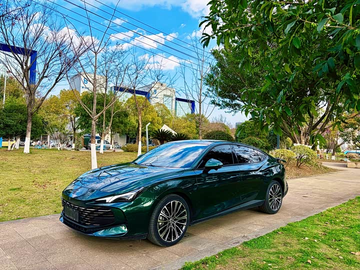 Фото 1 - MG Motor 7