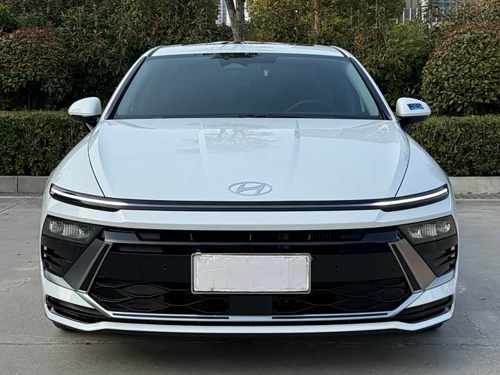 Photo 2 - Hyundai Sonata N Line