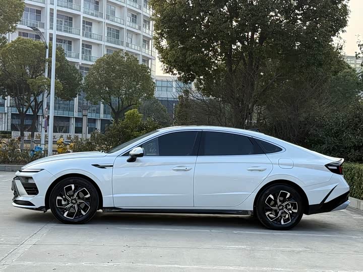 Photo 3 - Hyundai Sonata N Line