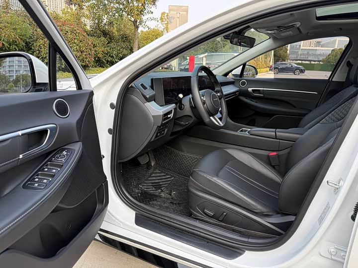 Photo 6 - Hyundai Sonata N Line