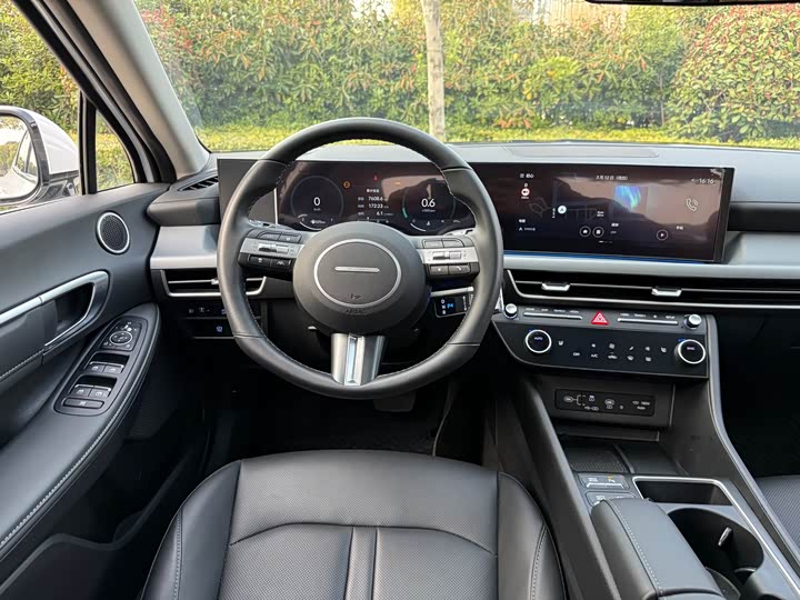 Photo 9 - Hyundai Sonata N Line