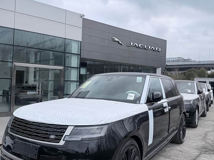 Land Rover Range Rover 2026 2026款 3.0 L6 400PS SE长轴版