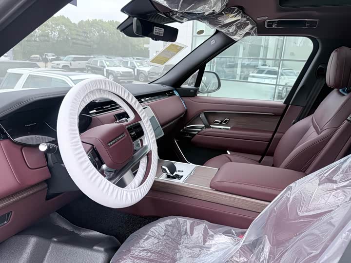 Land Rover Range Rover 2026 2026款 3.0 L6 400PS SE长轴版