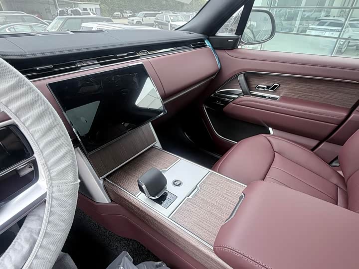 Land Rover Range Rover 2026 2026款 3.0 L6 400PS SE长轴版