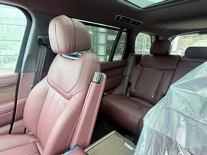 Land Rover Range Rover 2026 2026款 3.0 L6 400PS SE长轴版