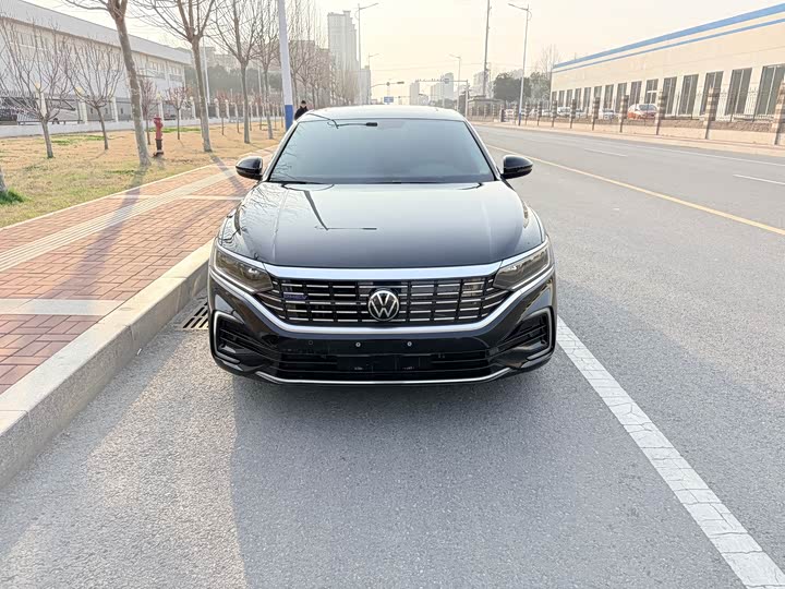 Фото 2 - Volkswagen Passat Hybrid