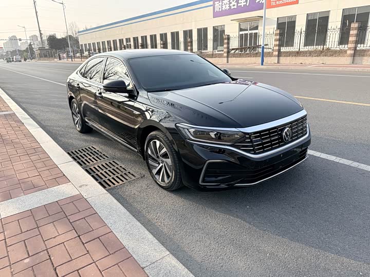 Фото 3 - Volkswagen Passat Hybrid