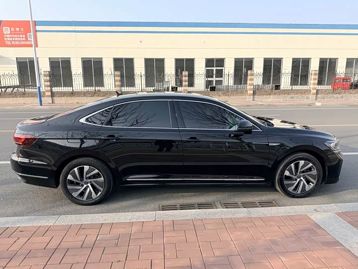 Фото 4 - Volkswagen Passat Hybrid