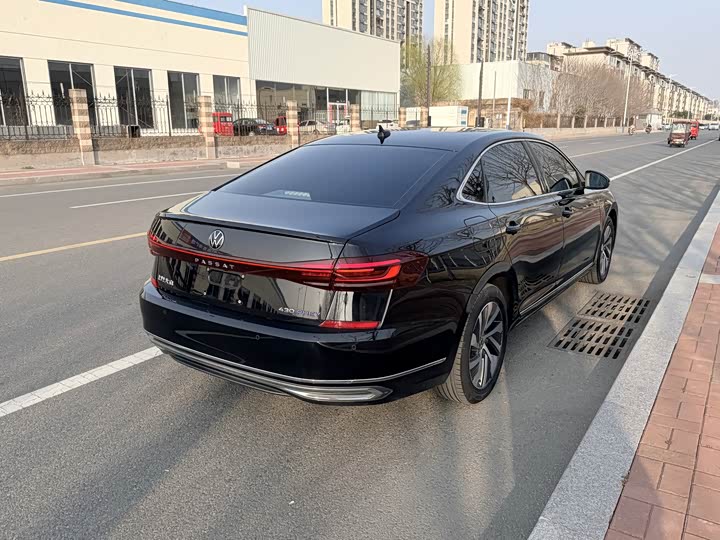 Фото 6 - Volkswagen Passat Hybrid