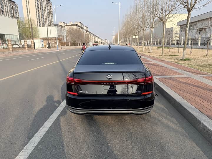 Фото 7 - Volkswagen Passat Hybrid