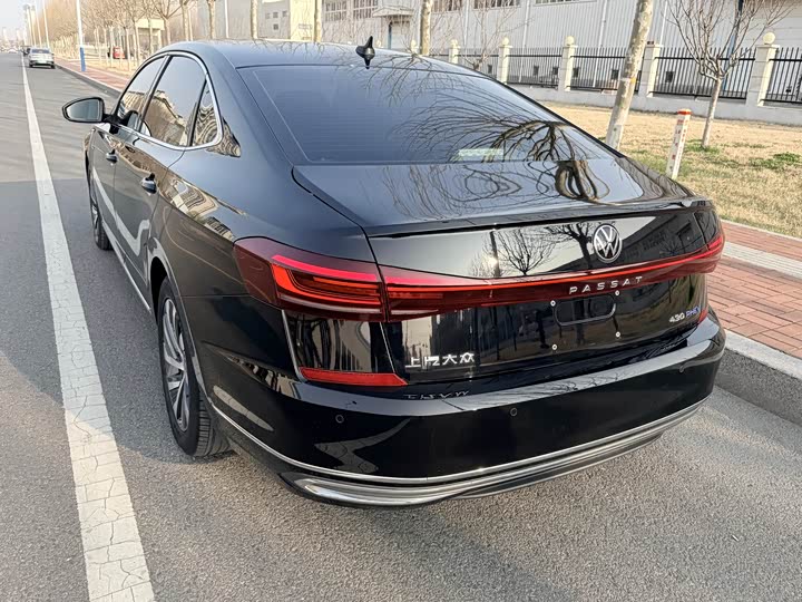 Фото 8 - Volkswagen Passat Hybrid