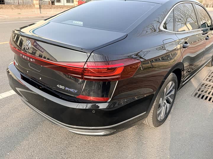 Фото 9 - Volkswagen Passat Hybrid