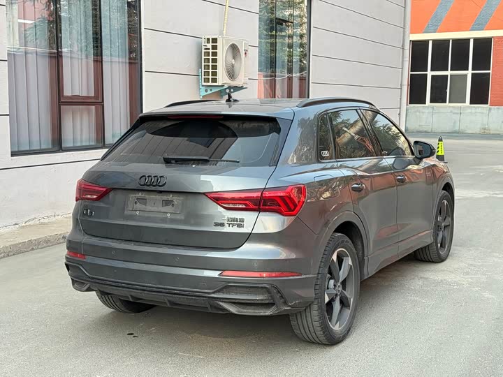 Фото 4 - Audi Q3