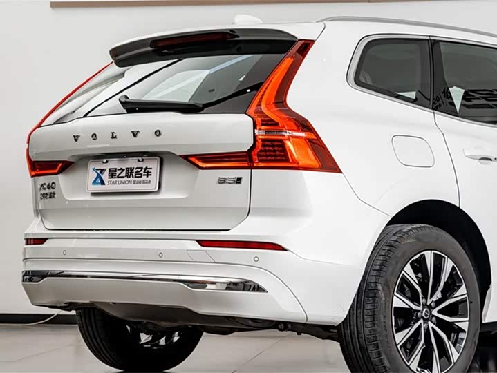 Фото 8 - Volvo XC60