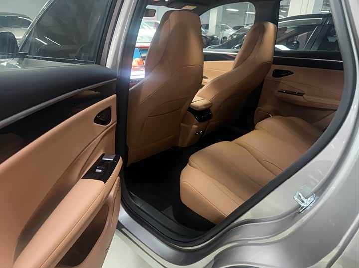 Photo 7 - Geely Galaxy L7