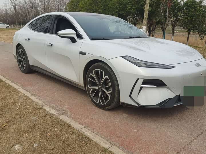 Фото 3 - Geely Galaxy E8