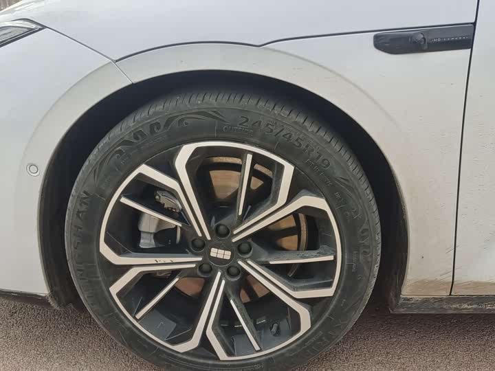 Фото 5 - Geely Galaxy E8