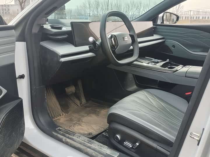 Фото 6 - Geely Galaxy E8