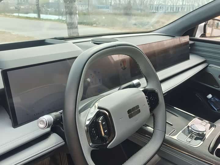 Фото 7 - Geely Galaxy E8