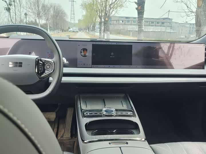 Фото 8 - Geely Galaxy E8