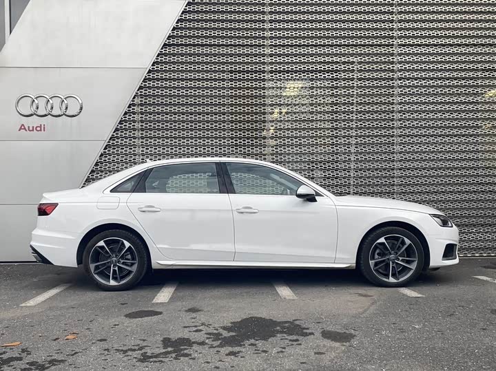 Фото 3 - Audi A4L