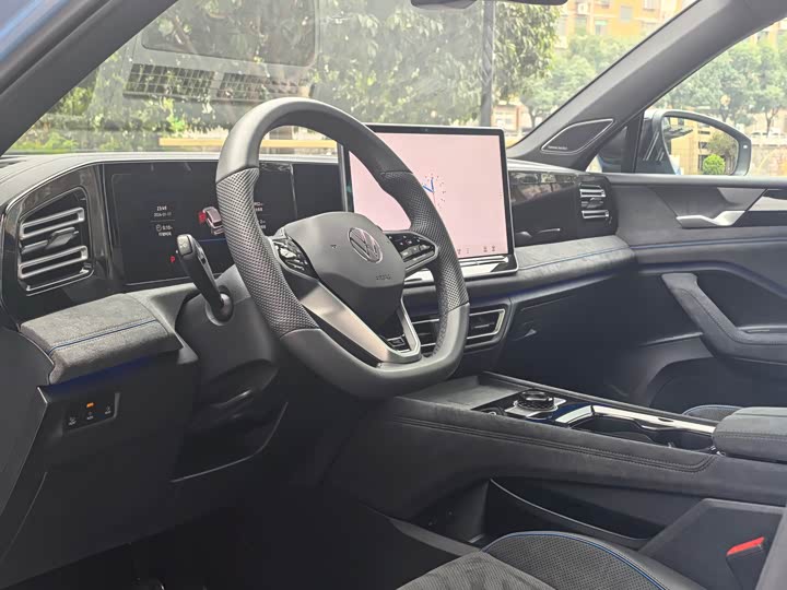 Фото 4 - Volkswagen Tiguan L Pro
