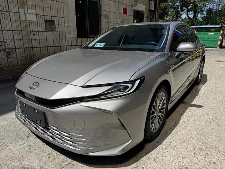 Фото 1 - Toyota Camry