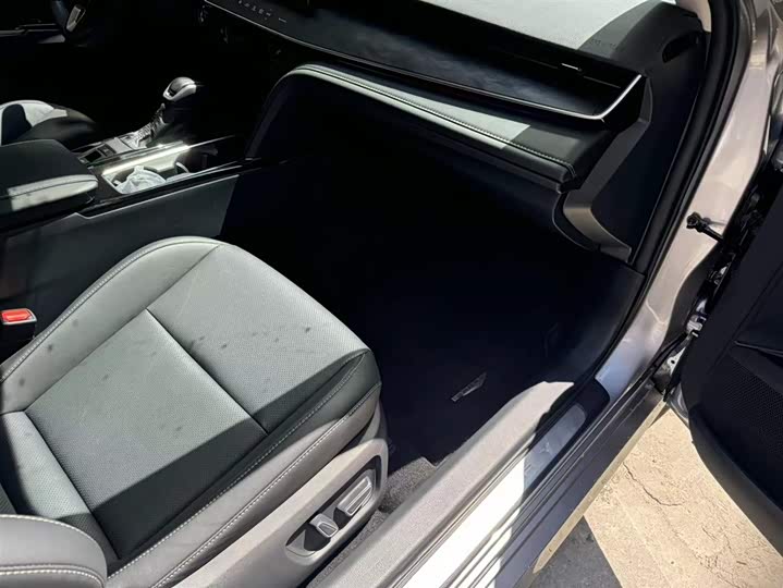 Фото 5 - Toyota Camry