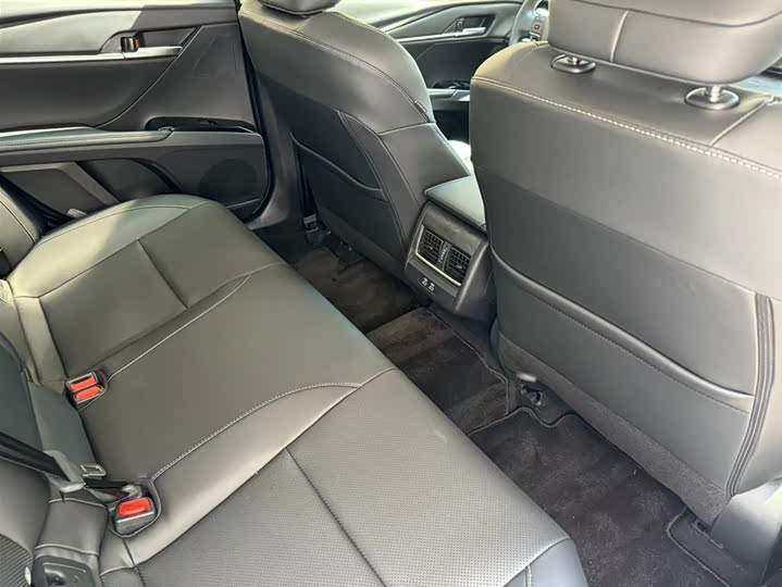 Фото 7 - Toyota Camry