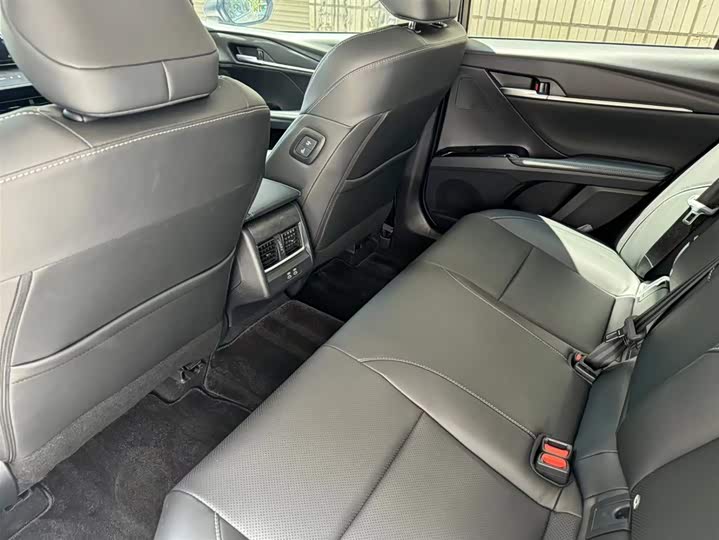 Фото 9 - Toyota Camry