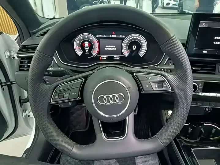 Photo 7 - Audi A4L