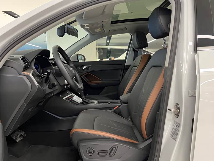 Фото 7 - Audi Q3