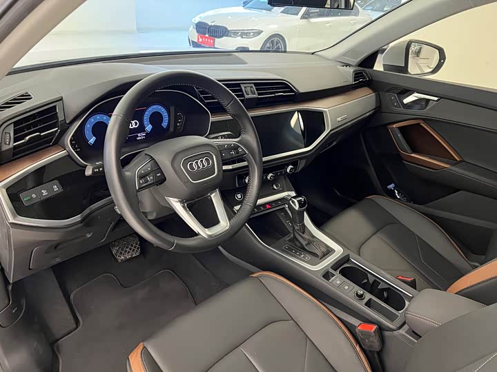 Фото 8 - Audi Q3