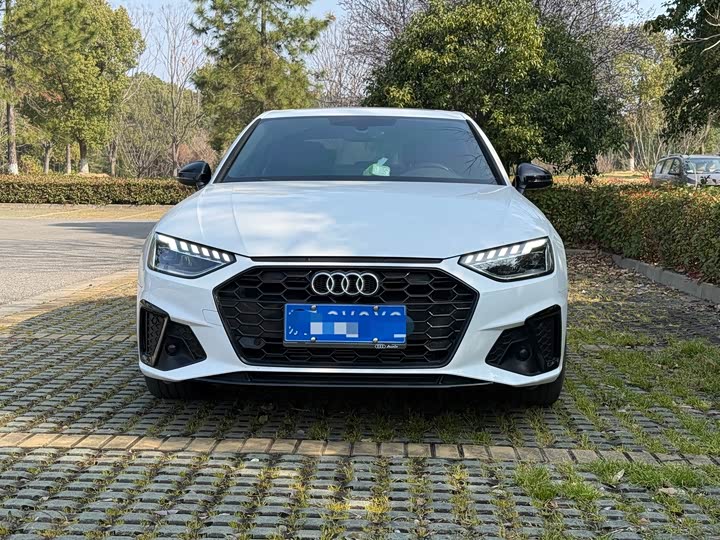 Фото 2 - Audi A4L