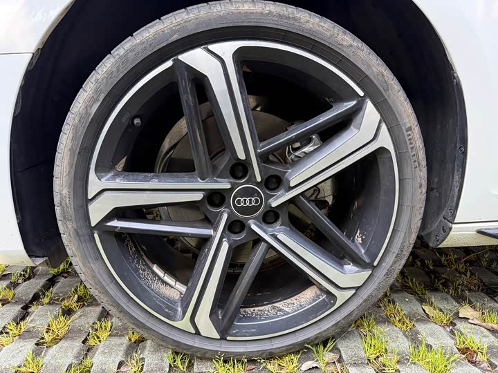 Фото 6 - Audi A4L