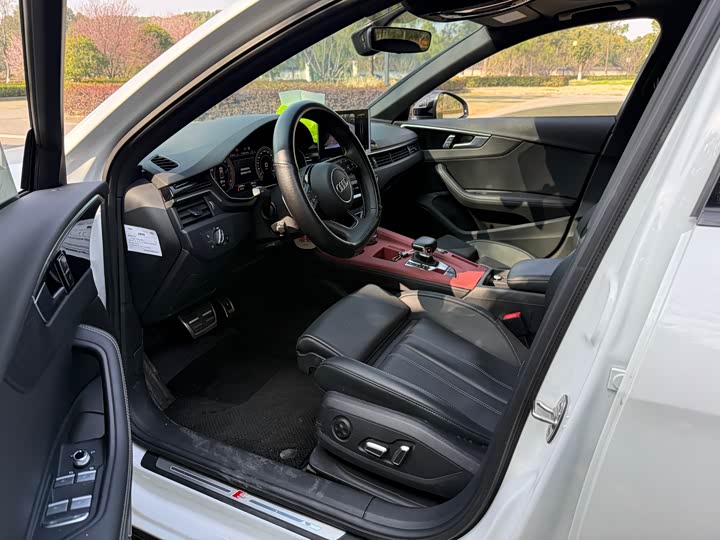 Фото 9 - Audi A4L