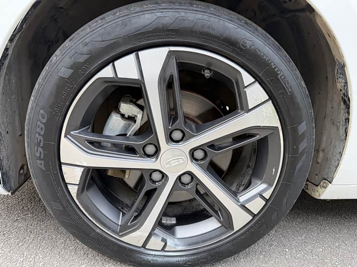 Фото 4 - Geely Emgrand L