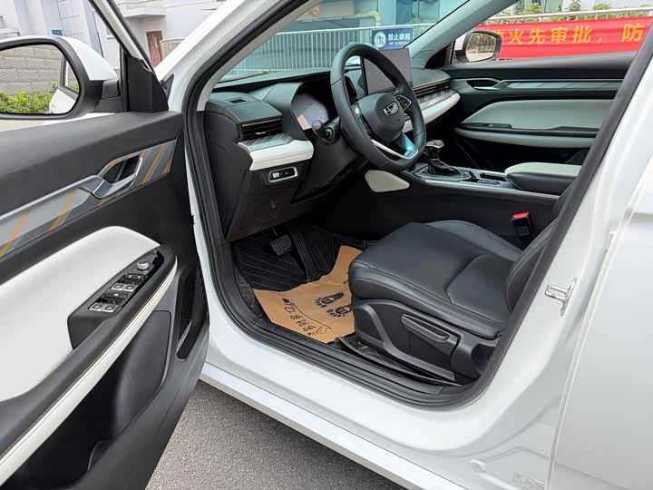 Фото 6 - Geely Emgrand L