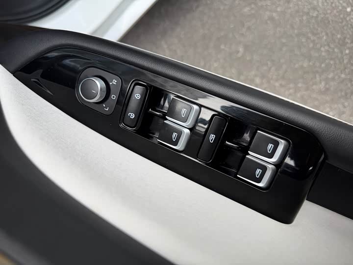 Фото 7 - Geely Emgrand L