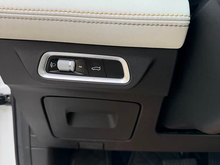 Фото 8 - Geely Emgrand L