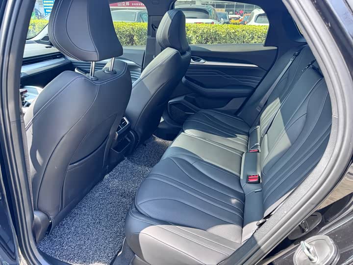 Фото 8 - Geely Preface