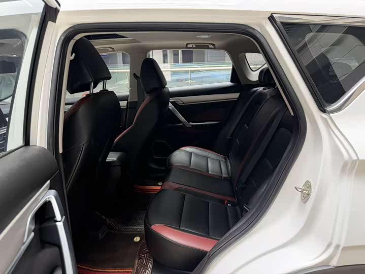 Фото 7 - Geely Coolray